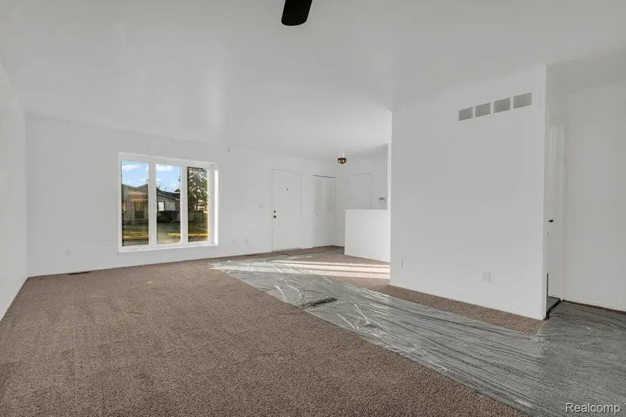 29454 Scarborough Drive, Warren, MI 48088 - Image #3