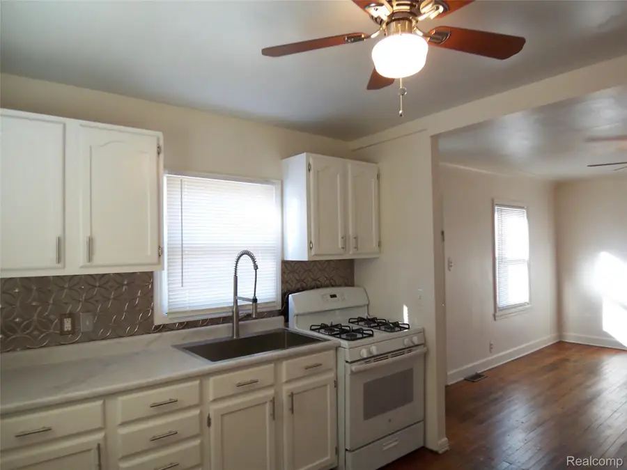 21832 Conners Avenue, Warren, MI 48091 - Image #2