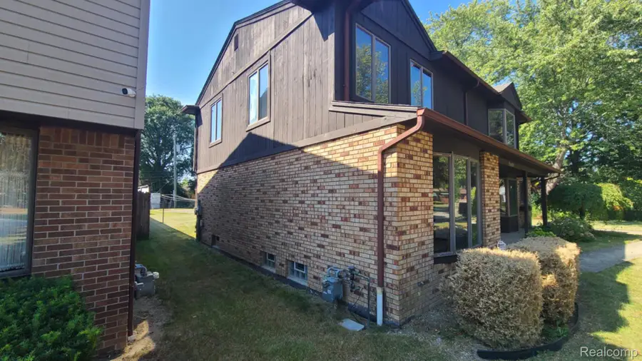 20688 Woodland Street, Harper Woods, MI 48225 - Image #2