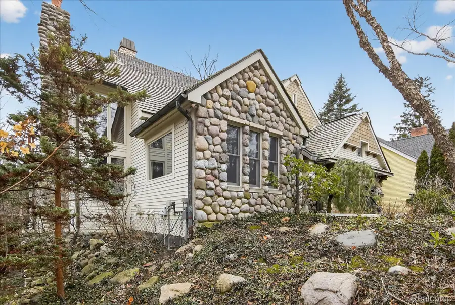 405 Bonnie Brier Street, Birmingham, MI 48009 - Image #2