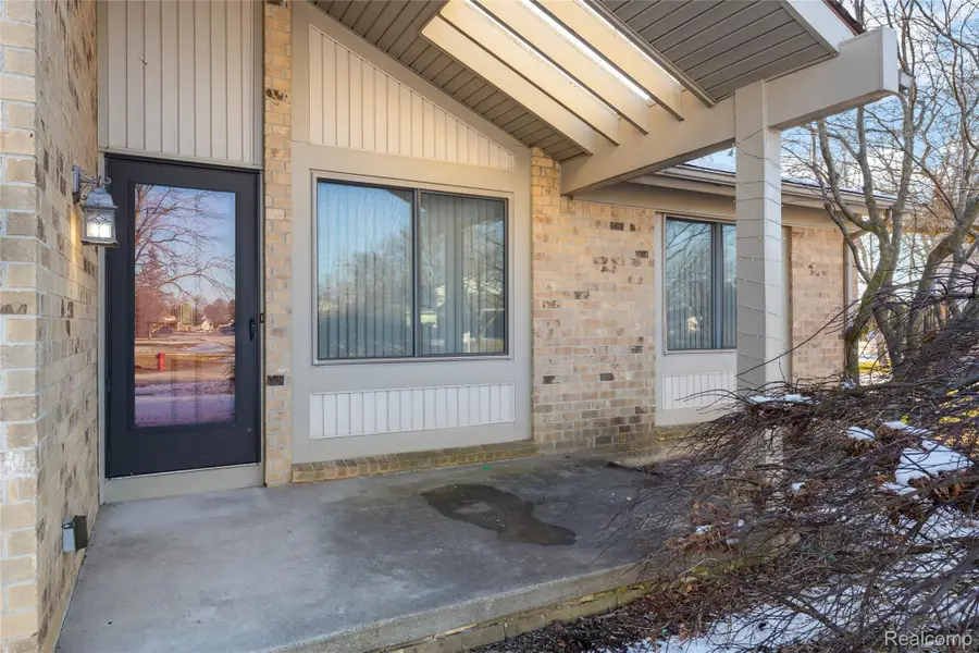 40661 Oakwood Drive, Novi, MI 48375 - Image #2