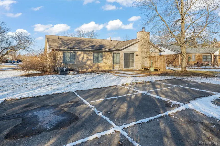 40661 Oakwood Drive, Novi, MI 48375 - Image #3