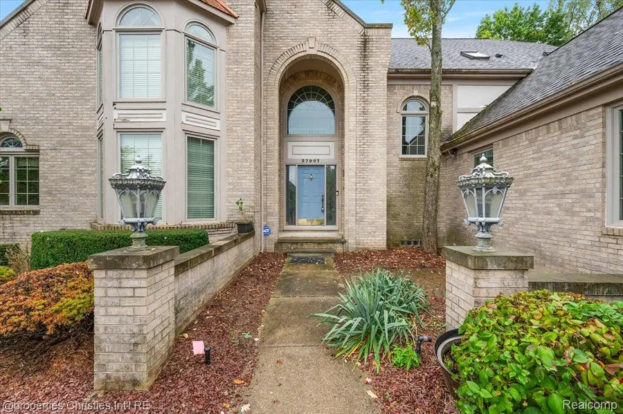 37907 Turnberry Court, Farmington Hills, MI 48331 - Image #3