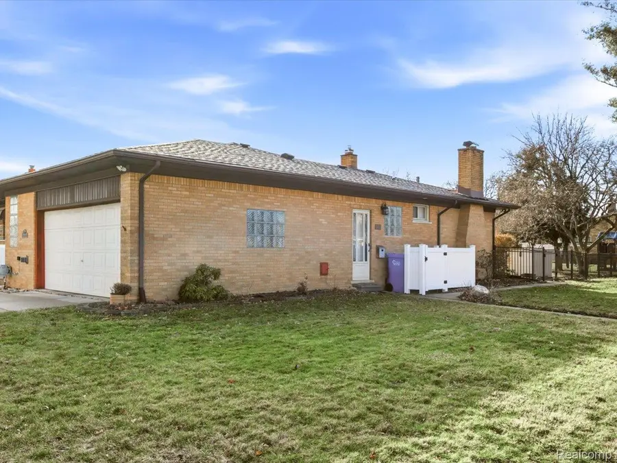 31327 Wellston Drive, Warren, MI 48093 - Image #2