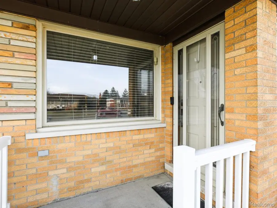 31327 Wellston Drive, Warren, MI 48093 - Image #3