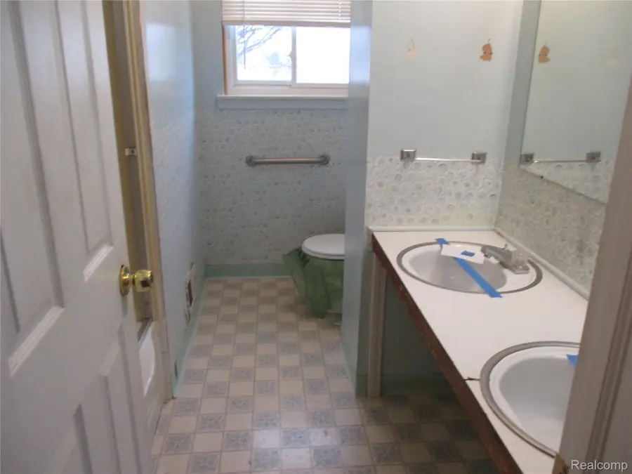 38518 Plainview Drive, Sterling Heights, MI 48312 - Image #2