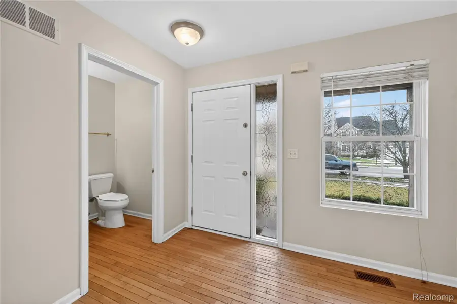 738 Arusha Drive, Pontiac, MI 48341 - Image #2