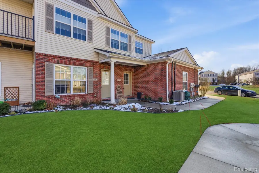 907 Watercress Lane, Fenton, MI 48430 - Image #2