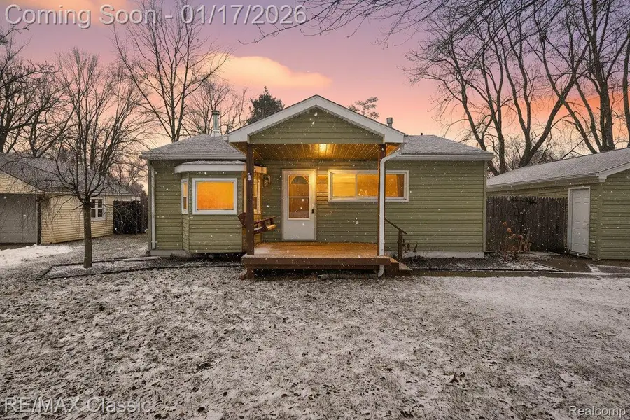 7346 S Shaker Drive, Waterford, MI 48327 - Image #2