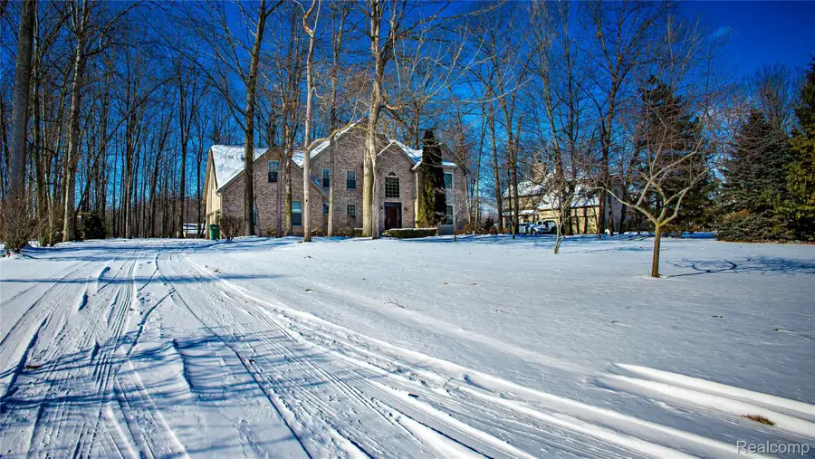 26720 Whispering Willows Drive, New Boston, MI 48164 - Image #2