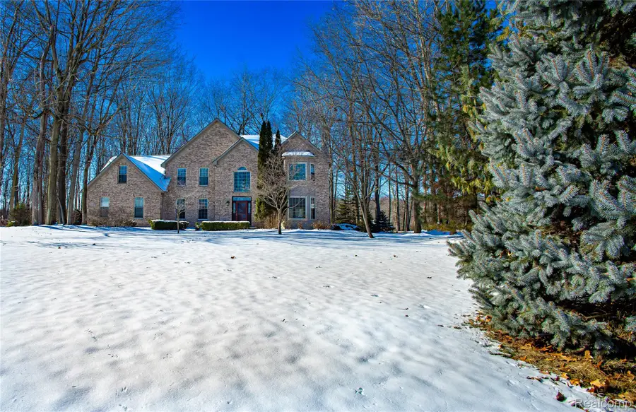 26720 Whispering Willows Drive, New Boston, MI 48164 - Image #3