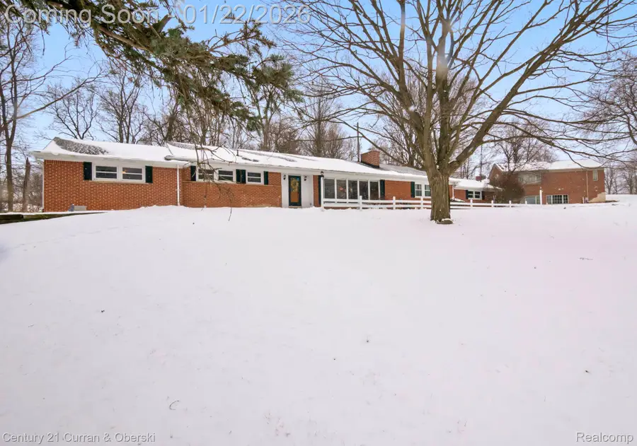 33870 Cotswold Street, Farmington, MI 48335 - Image #2