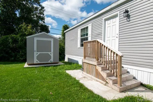 29310 Jamestown Dr, Chesterfield, MI 48051 - Image #2