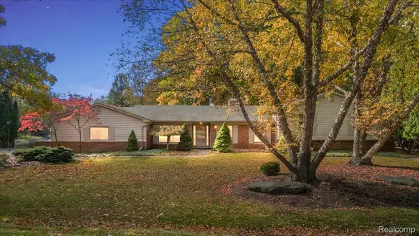 1932 Shore Hill Drive, BloomfieldHills, MI 48302