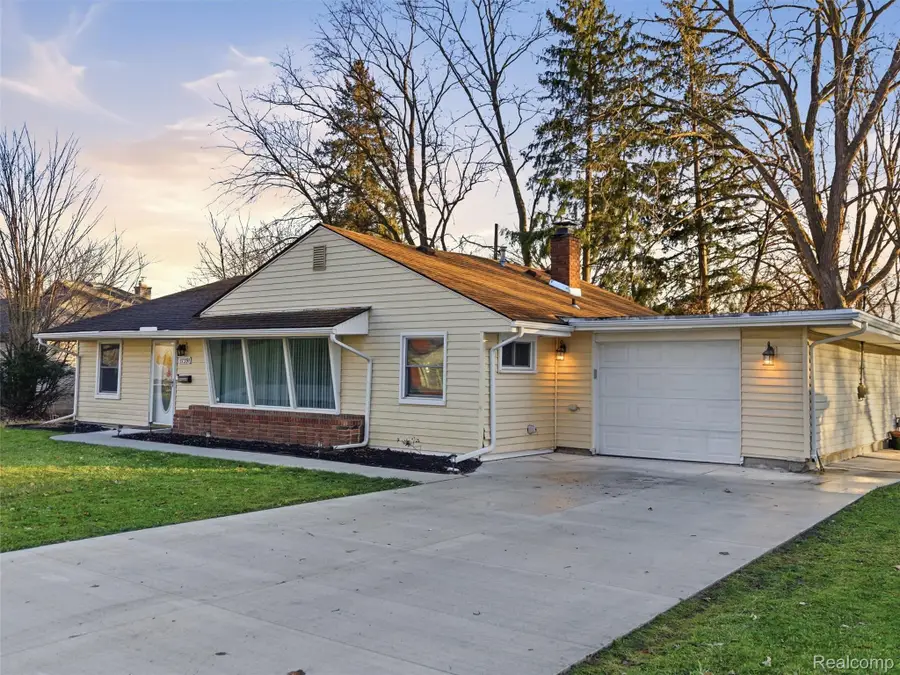 17391 George Washington Drive, Southfield, MI 48075 - #2