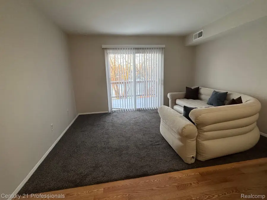 966 Bloomfield Village Boulevard #G, Auburn Hills, MI 48326 - #2