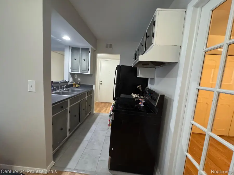 966 Bloomfield Village Boulevard #G, Auburn Hills, MI 48326 - #3