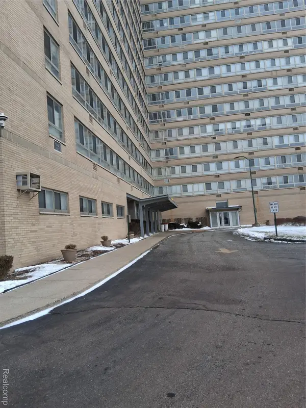 8900 E Jefferson #725 & 726, Detroit, MI 48214