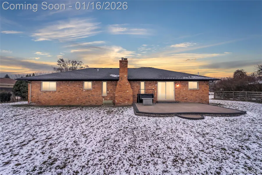 49685 Richardson Drive, Shelby Charter Township, MI 48315 - Image #2