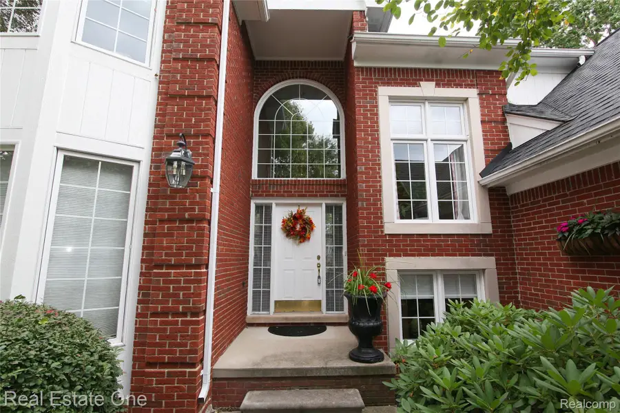 3991 Oakfield Court, Shelby Charter Township, MI 48316 - Image #3