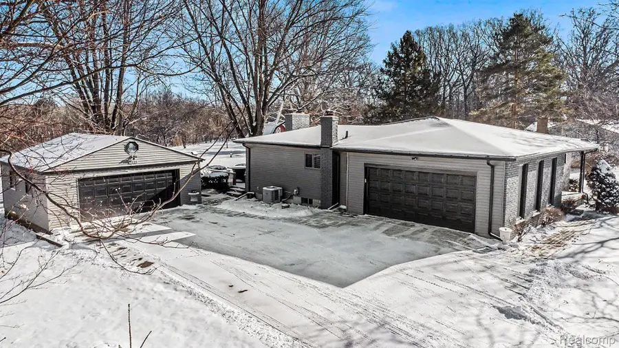 5091 Wakefield Road, Grand Blanc Charter Township, MI 48439 - Image #2