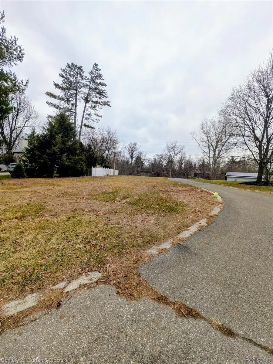 29102 Terrence Street, Livonia, MI 48154 - Image #2