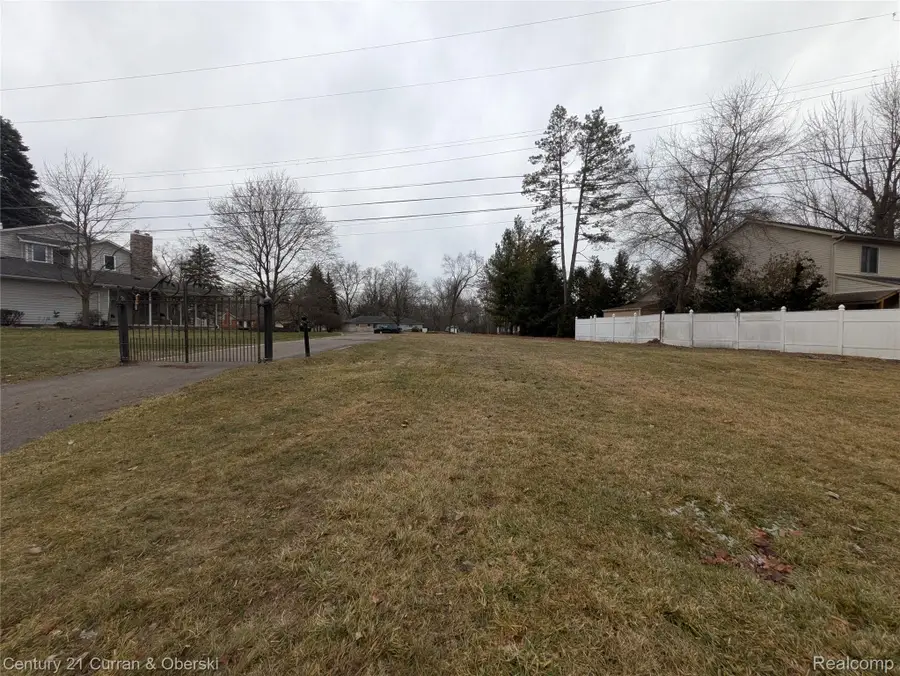 29102 Terrence Street, Livonia, MI 48154 - Image #3