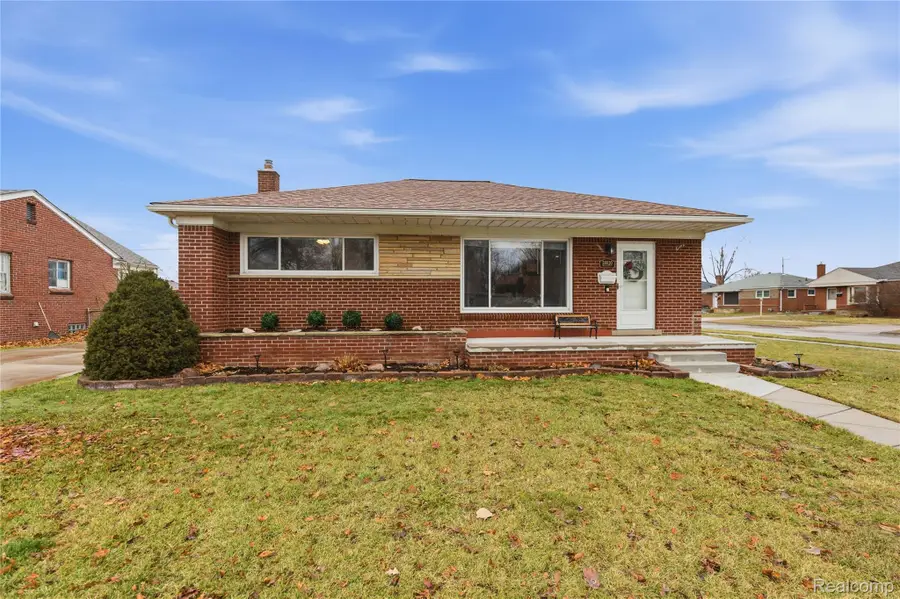 28020 Diesing Drive, Madison Heights, MI 48071 - Image #2