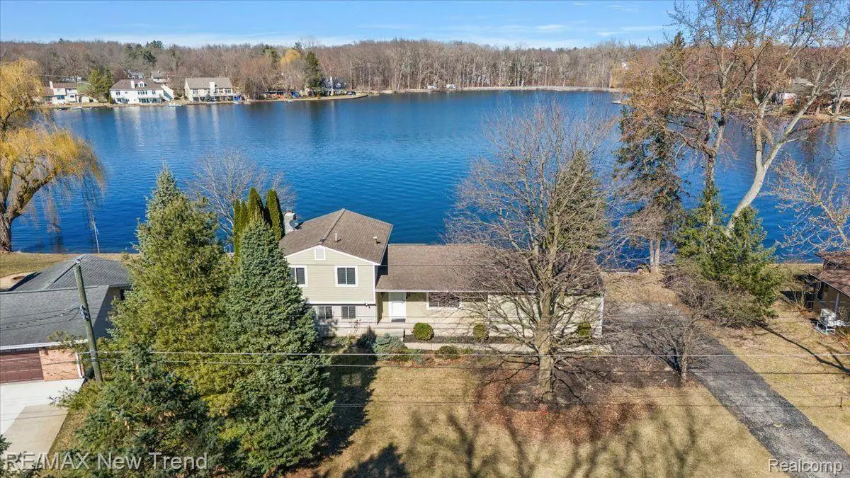 7135 Capri Drive, White Lake, MI 48383 - Image #1