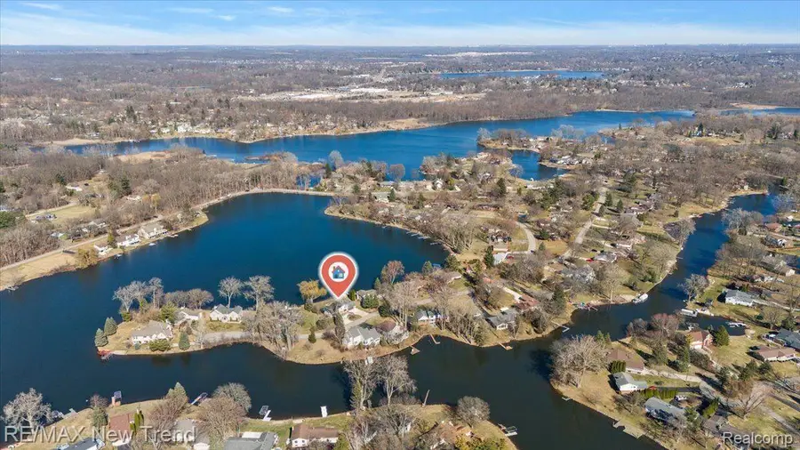 7135 Capri Drive, White Lake, MI 48383 - Image #2