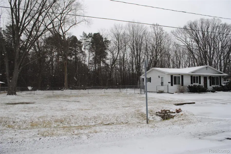 2121 Bramblewood Drive, Burton, MI 48519 - Image #2