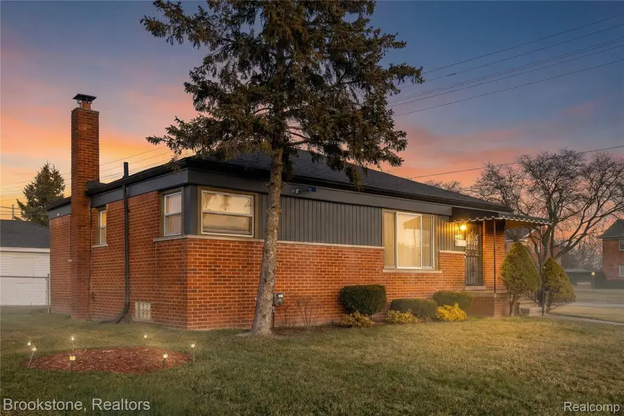 19155 Ash Avenue, Eastpointe, MI 48021 - Image #2