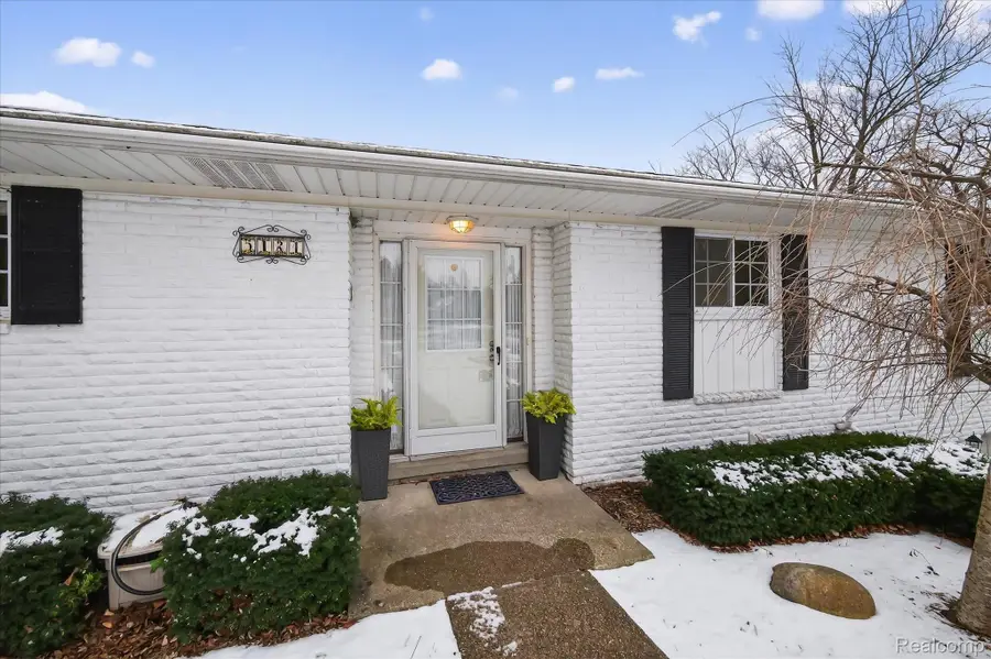 5124 Driftwood Drive, Commerce Township, MI 48382 - Image #3