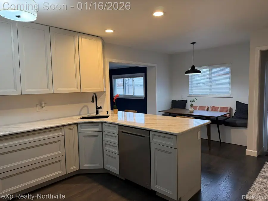 31051 Roycroft Street, Livonia, MI 48154 - Image #2