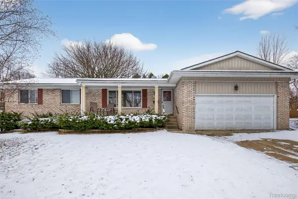 735 Huntington Road, GrandBlanc, MI 48439