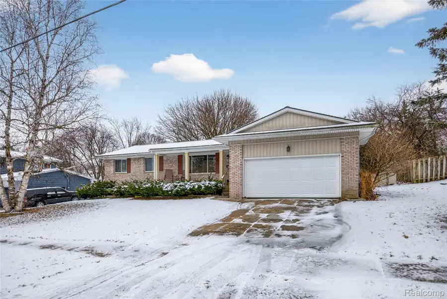 735 Huntington Road, Grand Blanc, MI 48439 - Image #2