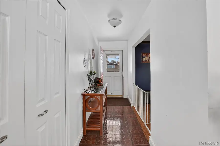 735 Huntington Road, Grand Blanc, MI 48439 - Image #3