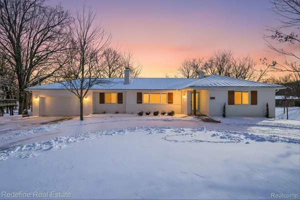 1025 S Leroy Street, Fenton, MI 48430