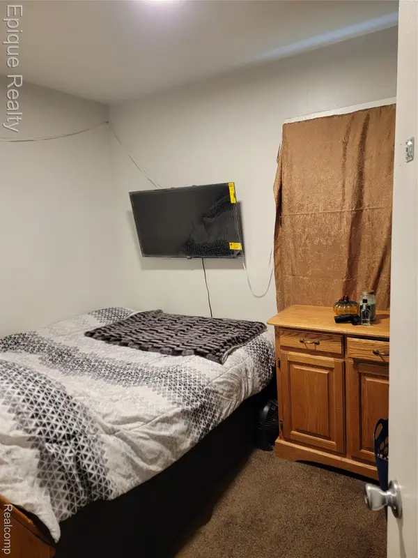 2904 Vanness Street, PortHuron, MI 48060