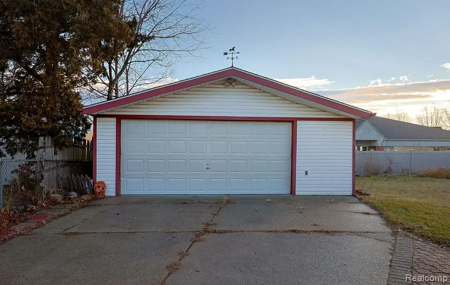 43428 Hartwick Drive, Sterling Heights, MI 48313 - Image #3