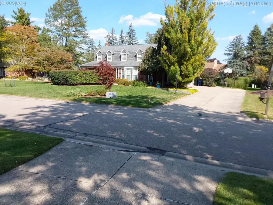1980 Chalmers Drive W, Rochester Hills, MI 48309 - Image #2