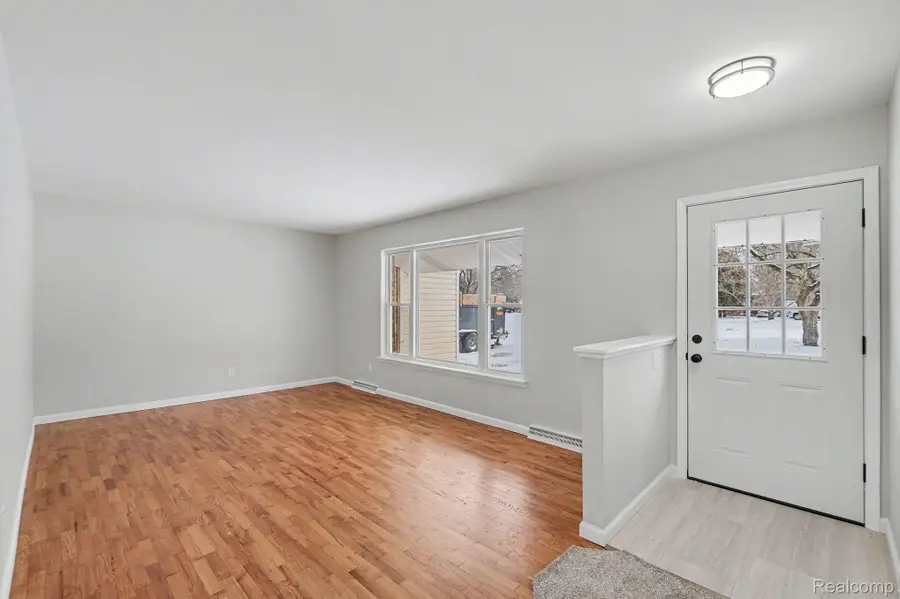 5396 Oaktree Drive, Flint, MI 48532 - Image #2