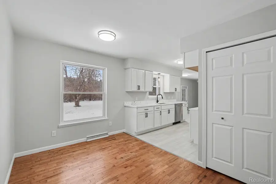 5396 Oaktree Drive, Flint, MI 48532 - Image #3