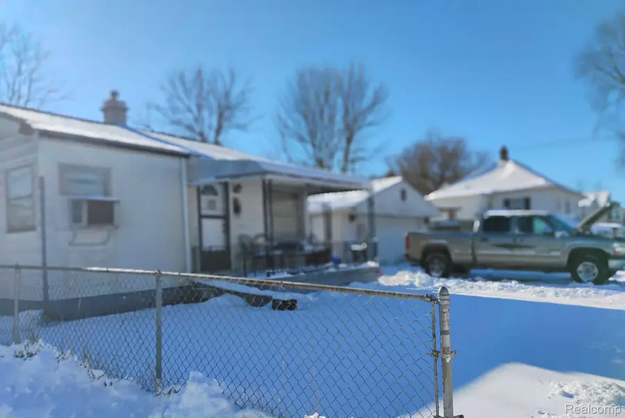 106 E Hopkins Avenue, Pontiac, MI 48340 - Image #2