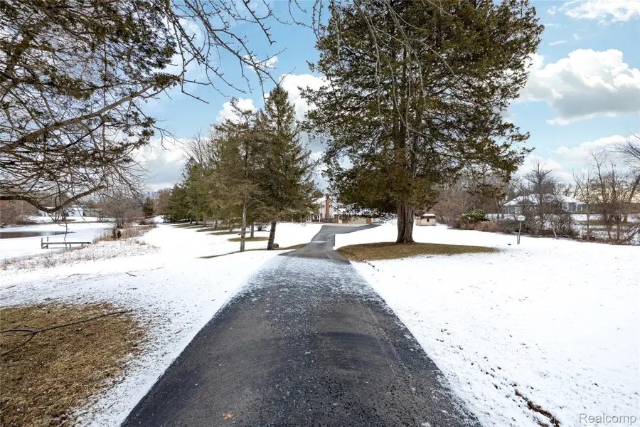 11081 Kelly Road, Pinckney, MI 48169 - Image #3