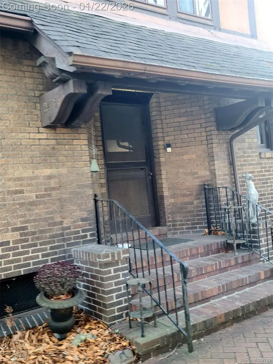 2475 Iroquois Street, Detroit, MI 48214 - Image #2