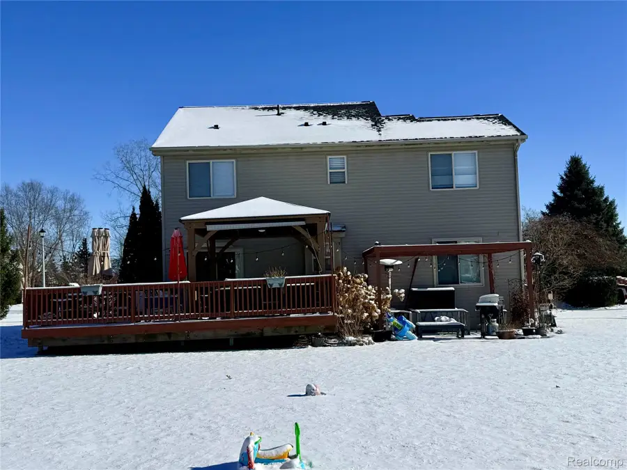 7586 Paradise Drive, Grand Blanc Charter Township, MI 48439 - Image #3