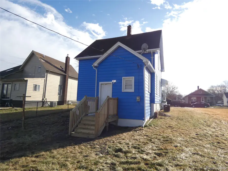 81 Fessenden Street, Mount Clemens, MI 48043 - #3