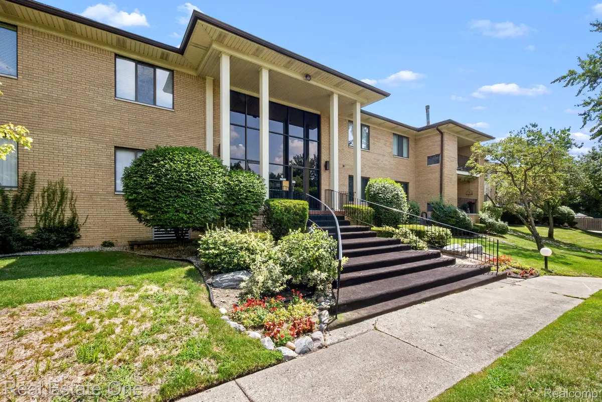 31915 W 14 Mile Road #247door B, Farmington Hills, MI 48334 - Image #1