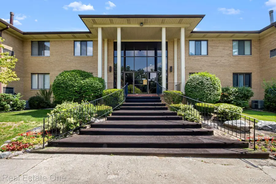 31915 W 14 Mile Road #247door B, Farmington Hills, MI 48334 - Image #2